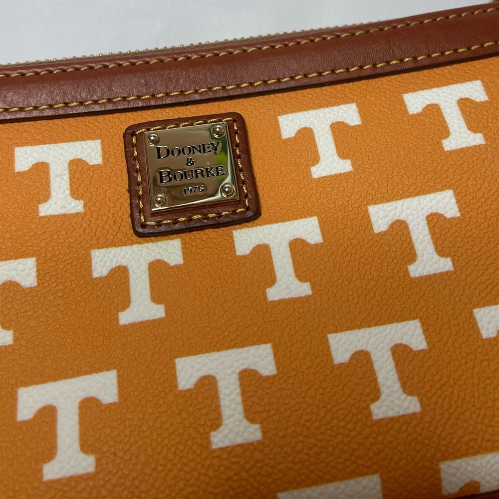 Dooney & Bourke TN Vols Large Slim Wristlet - Picture 3 of 6